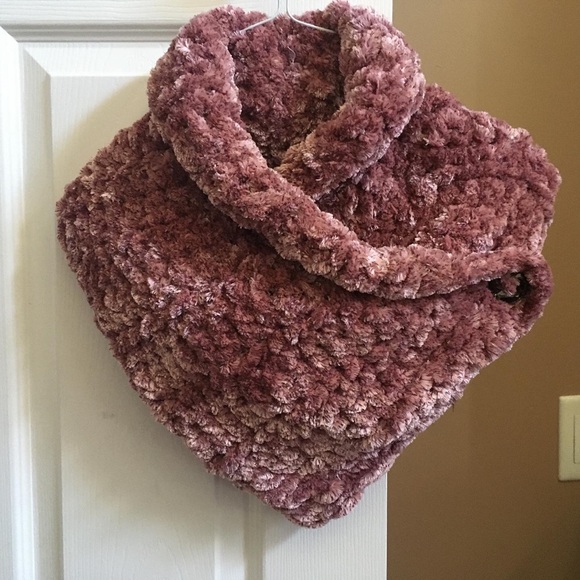 Homemade crochet hats and scarves. Price varies - Picture 7 of 7